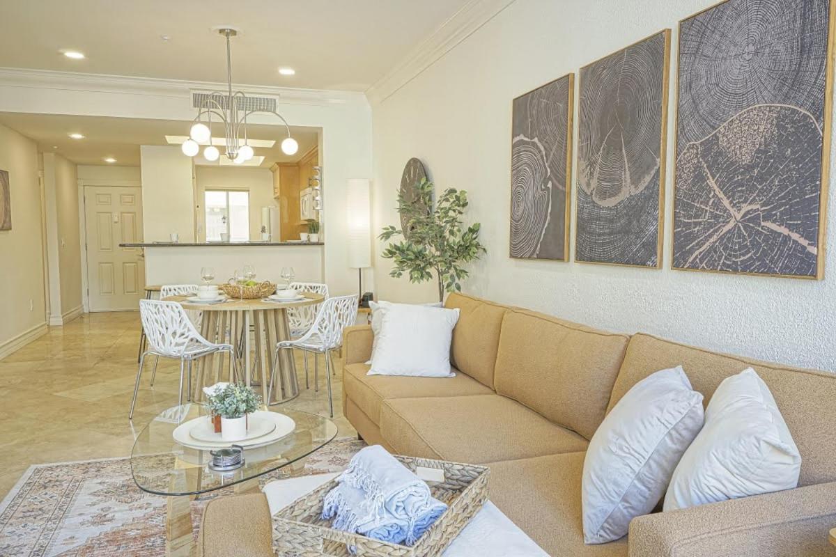 Dwell Descans - Restful Haven Steps To Vegas Strip Apartment *