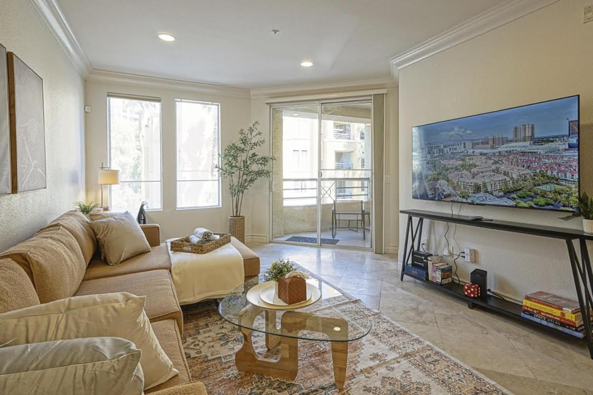 Dwell Descans - Restful Haven Steps To Vegas Strip Apartment *