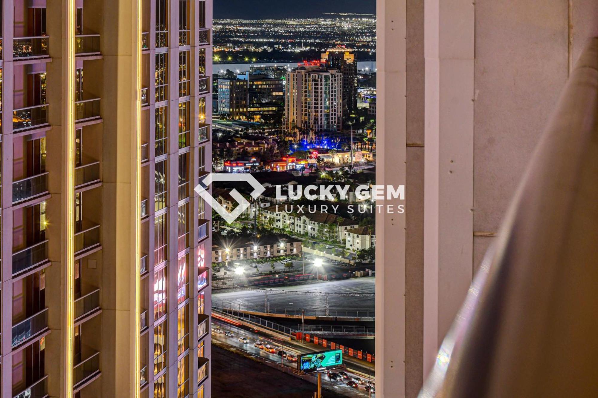 Lucky Gem Penthouse & Luxury At Signature Resort, Balcony Strip View 3505 Hotel 5*