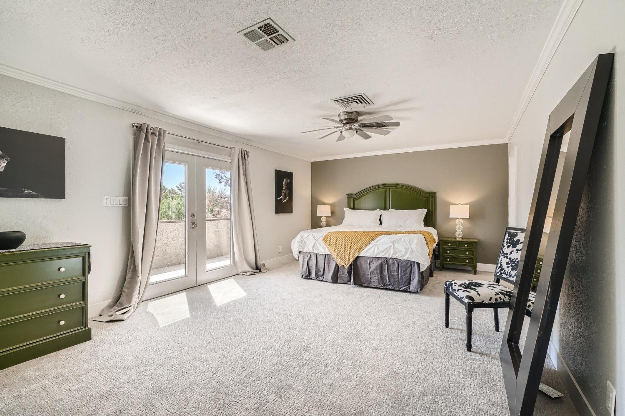 Lux Life! Location For Business Or Play! *