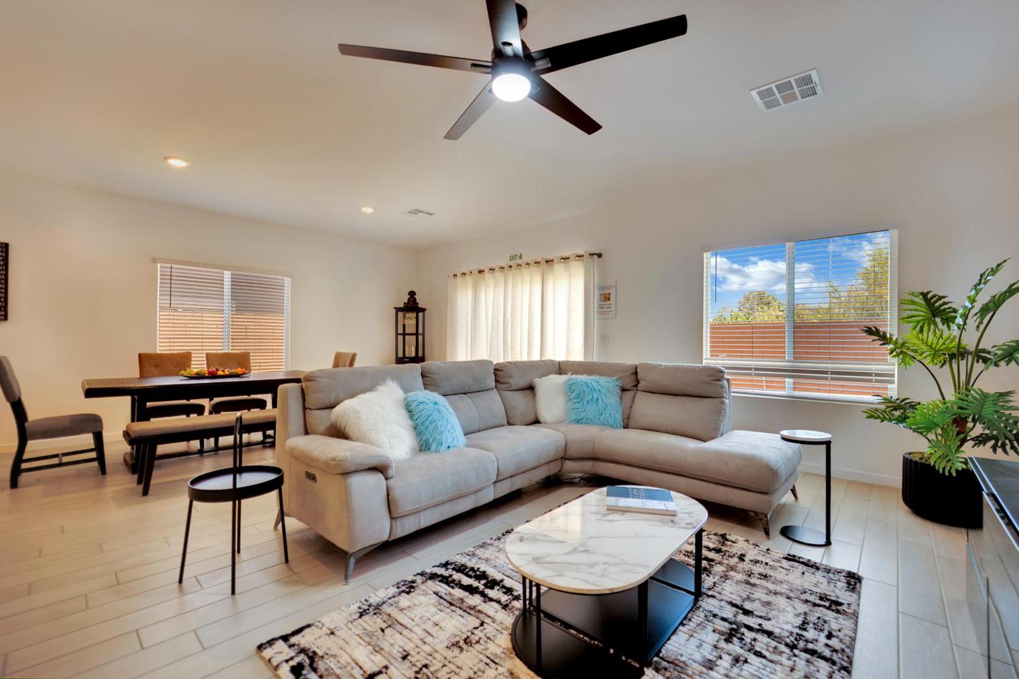 Casa Niva A Contemporary Oasis In The Heart Of Vegas Holiday home Las Vegas