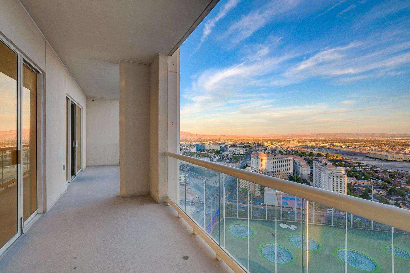 Eleve At The Signature Balcony Sphere View Las Vegas