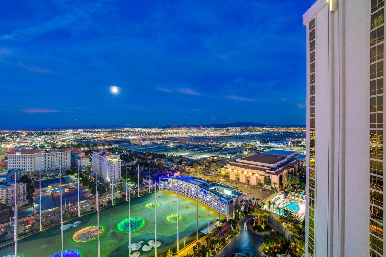 Eleve At The Signature Balcony Sphere View * Las Vegas