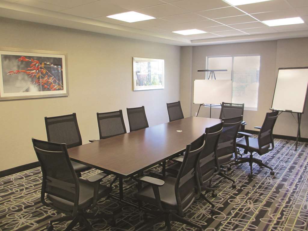 La Quinta By Wyndham Vegas Summerlin Tech