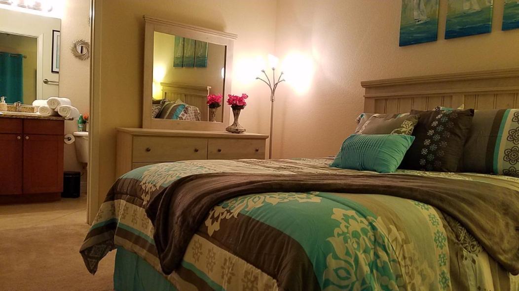 Apartamento Lovely Condo! Walking Distance To The Strip With Pool And