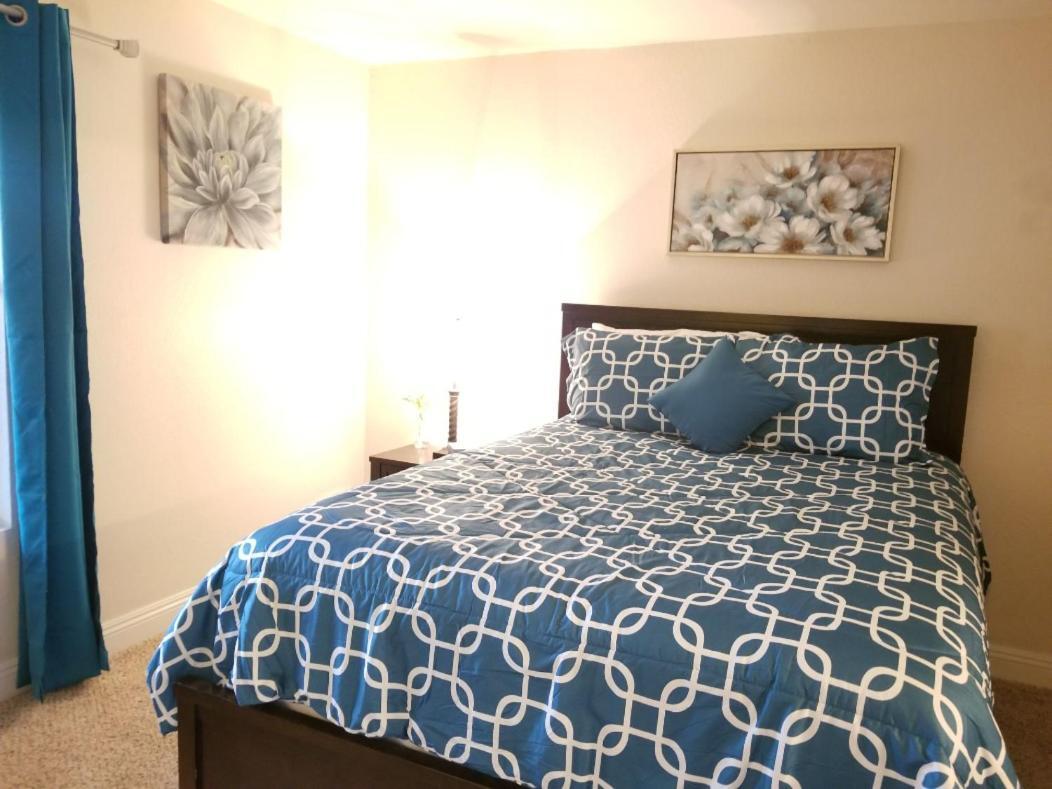 Lovely Condo! Walking Distance To The Strip With Pool And Apartamento