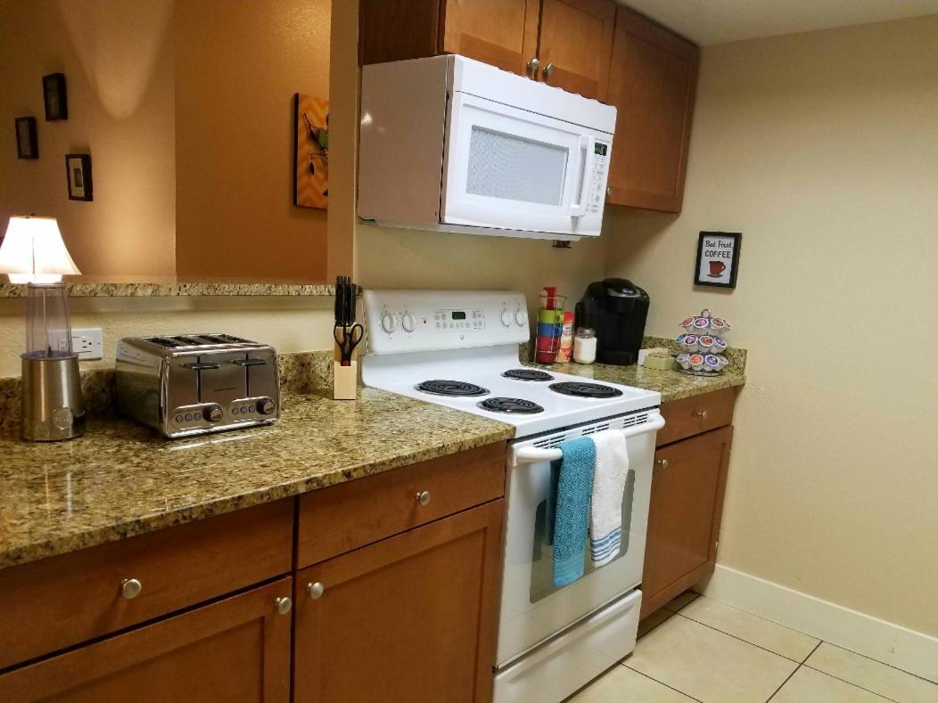 Lovely Condo! Walking Distance To The Strip With Pool And Apartamento