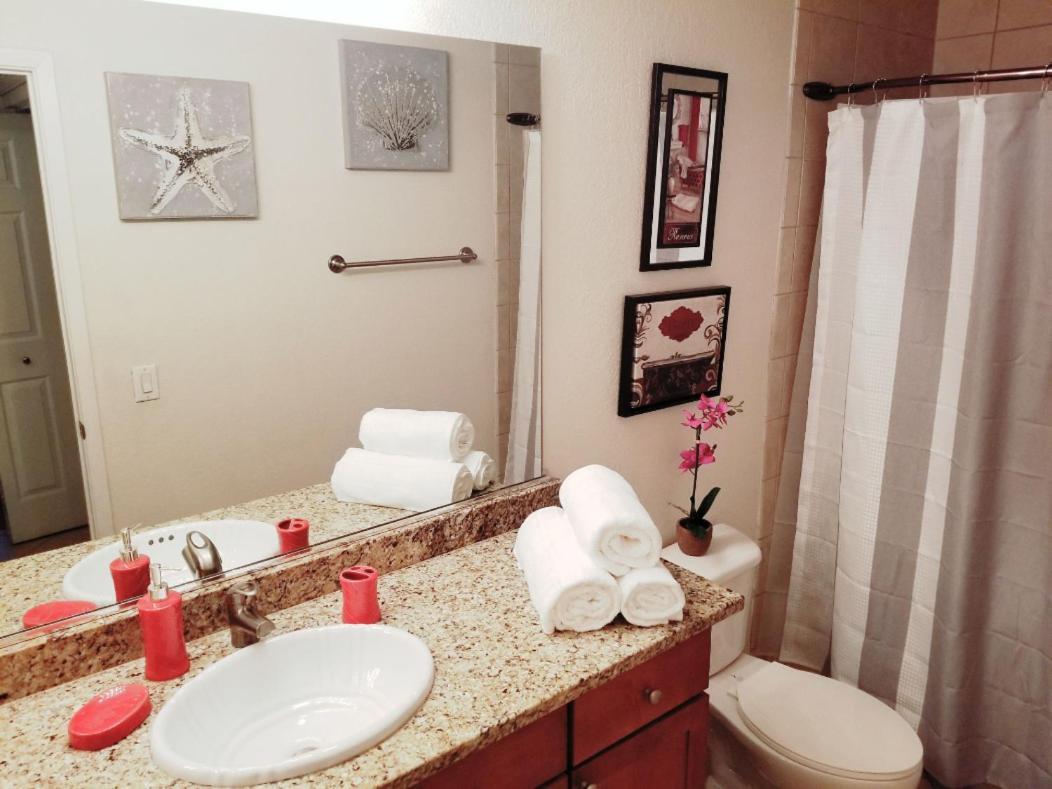 Apartamento Lovely Condo! Walking Distance To The Strip With Pool And Las Vegas