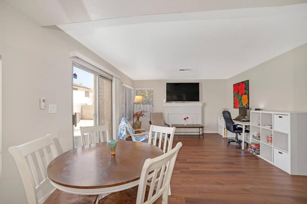 Luxury Modern In Vegas Holiday home Las Vegas