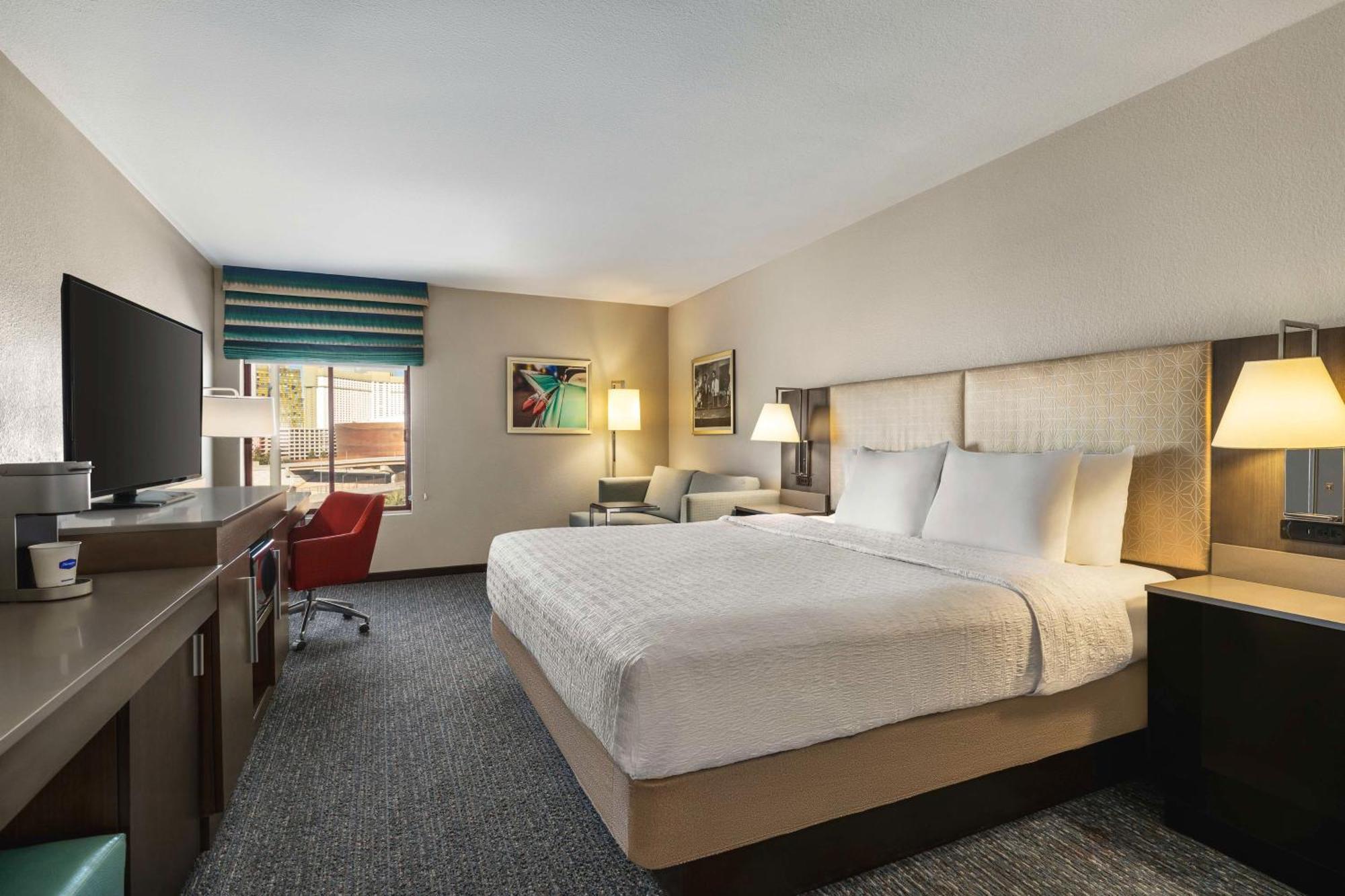 Hampton Tropicana Hotel 3*
