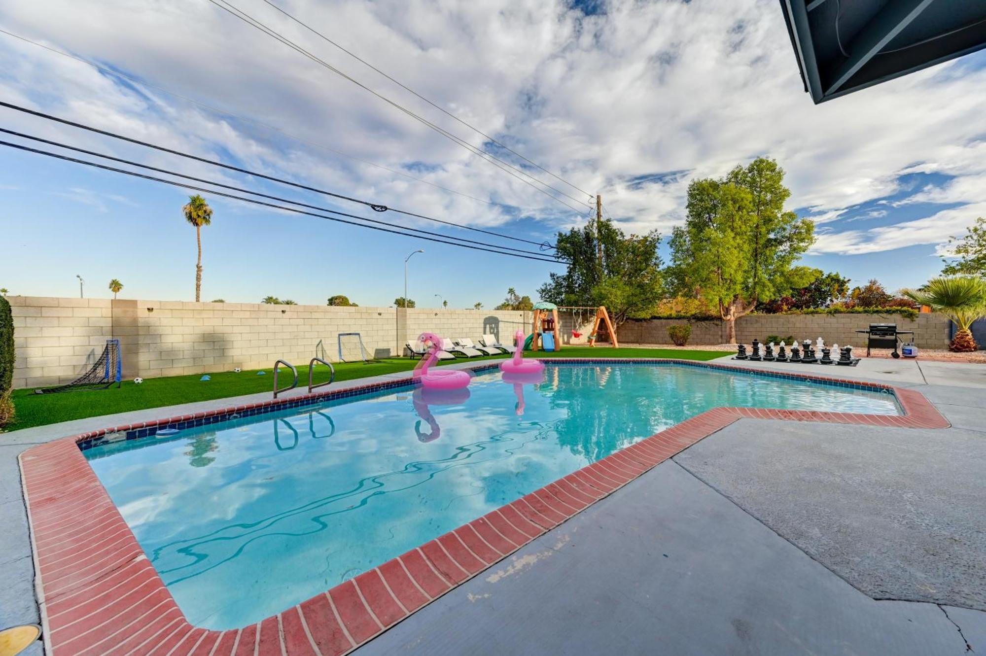 Paradise-luxury 5bd Retreat Perfect For Groups & Families Pousada Las Vegas