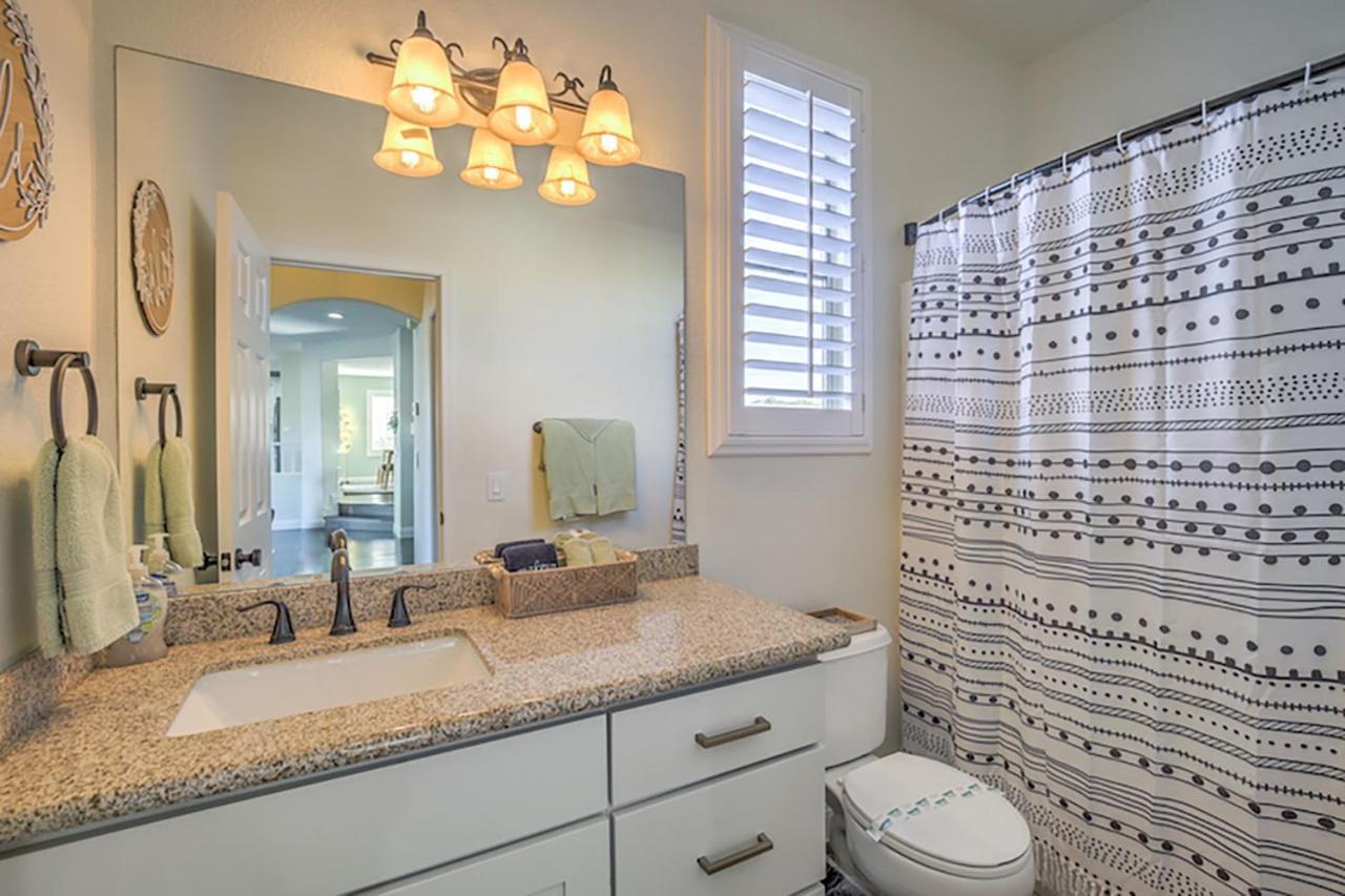 Casa de férias Buddha Gem, Central 6 Bed Room Luxury Home With Pool Hot Tub Game Room And Much More