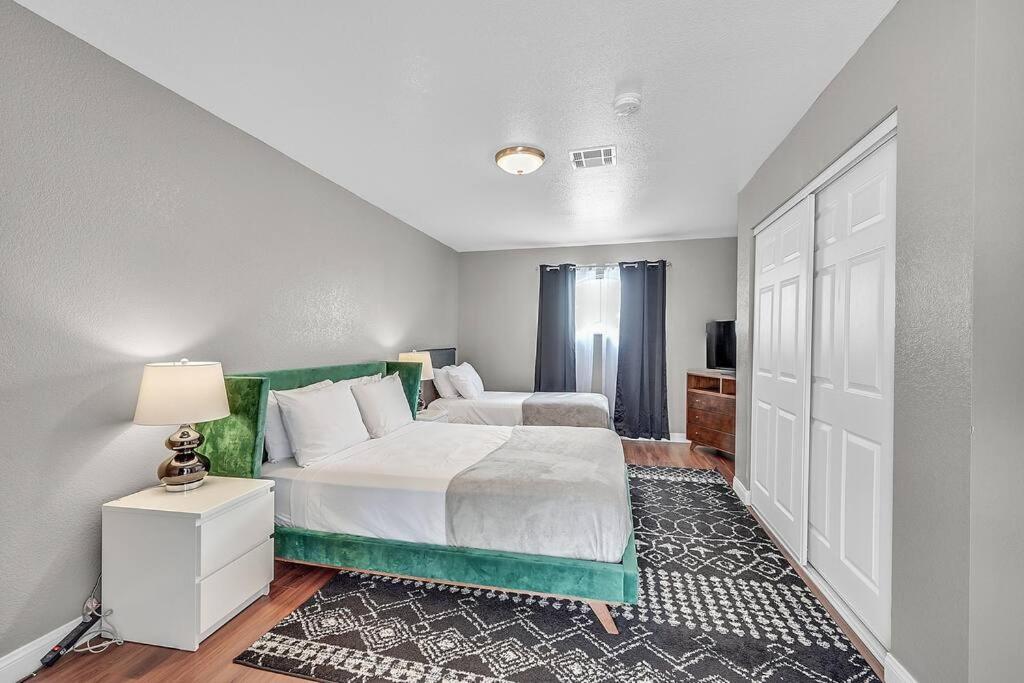 Grand Casa 7 Bdr/4 Ba 15 Beds Sleeps Up To 24 Villa Las Vegas