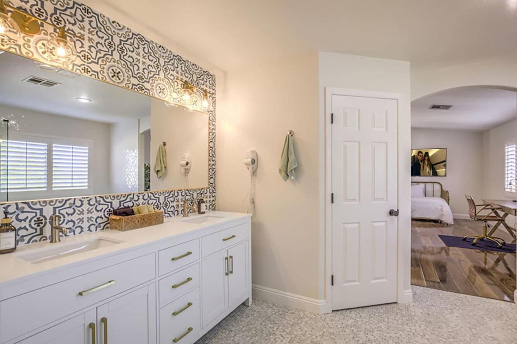 Casa de férias Buddha Gem, Central 6 Bed Room Luxury Home With Pool Hot Tub Game Room And Much More Las Vegas